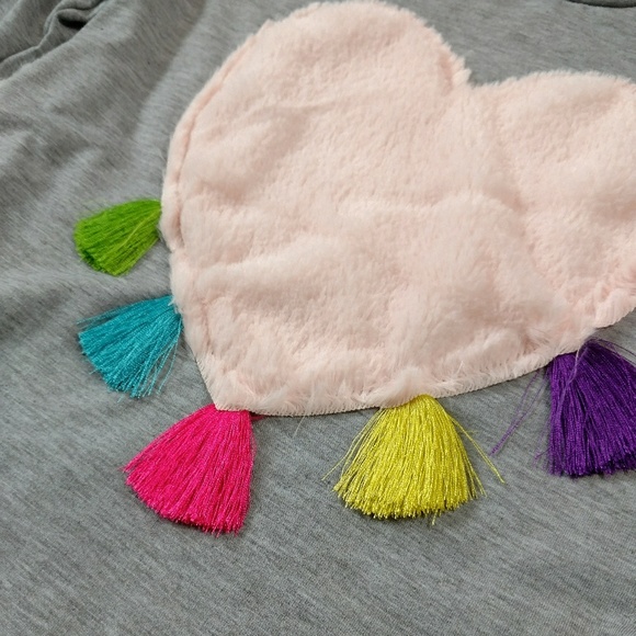 NWT boutique Heart and Tassel top - Picture 3 of 6